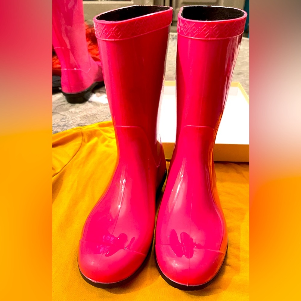 Girls size 3 UGG hot pink rain boots